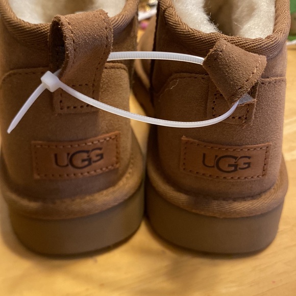Ugg classic Ultra Mini Boot (Women - Picture 4 of 6